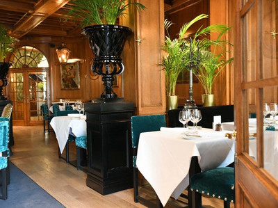 比利時布魯塞爾街頭閑逛 ( 圖8~9)著名的&ldquo;白天鵝咖啡館&rdquo;,馬克思在這里寫了有名的宣言(圖7)尿童小于連,比利時首都布魯塞爾的市標,被稱為&ldquo;布魯塞爾第一公民&rdquo;。滿大街的華夫餅商店